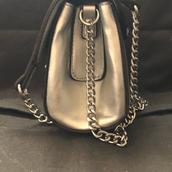 BCBG Small silver purse with chain strap. NWT! - Picture 8 of 10